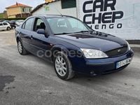 Usado Ford Mondeo Trend 125 CV (91 kW) 2001 Azul Berlina
