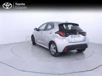Usado Toyota Yaris Hybrid Active 116 CV (85 kW) 2025 Gris / plata Berlina