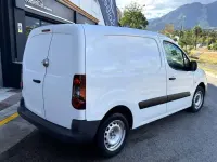 Usado Peugeot Partner Premium 98 CV (72 kW) 2021 Blanco Monovolumen