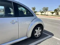 Usado VW New Beetle 90 CV (66 kW) 2000 Gris / plata Utilitario