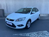 Usado Ford Focus Trend 109 CV (80 kW) 2010 Blanco Berlina