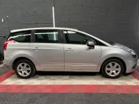 Usado Peugeot 5008 Allure 115 CV (84 kW) 2013 Gris / plata Monovolumen