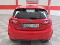 Usado Ford Fiesta Trend 85 CV (62 kW) 2017 Rojo Utilitario