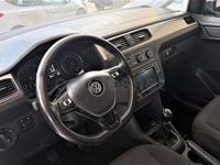 Usado VW Caddy Trendline 125 CV (91 kW) 2018 Gris / plata Monovolumen