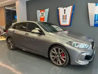 Usado BMW M135 Comfort Edition 306 CV (225 kW) 2022 Gris / plata Utilitario
