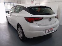 Usado Opel Astra Selective 110 CV (80 kW) 2019 Blanco Berlina