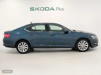 Usado Skoda Superb 150 CV (110 kW) 2022 Verde