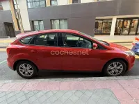 Usado Ford Focus Trend 95 CV (69 kW) 2011 Rojo Berlina