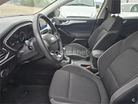 Usado Ford Focus Trend 120 CV (88 kW) 2022 Blanco Berlina