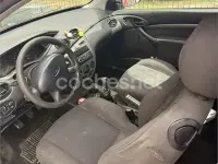 Usado Ford Focus Trend 115 CV (84 kW) 2003 Rojo Berlina