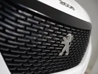 Usado Peugeot 2008 Active 100 CV (73 kW) 2021 Blanco SUV