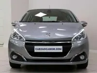 Usado Peugeot 208 Signature Sky 83 CV (61 kW) 2019 Gris Utilitario