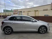 Usado VW Polo 95 CV (69 kW) 2023 Gris / plata Utilitario