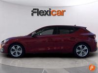 Usado Seat Leon FR 150 CV (110 kW) 2022 Rojo Familiar