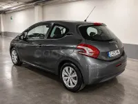 Usado Peugeot 208 Allure 82 CV (60 kW) 2012 Gris / plata Utilitario