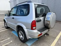 Usado Suzuki Grand Vitara 110 CV (80 kW) 2004 Gris / plata SUV