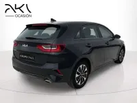 Usado Kia Ceed 101 CV (74 kW) 2025 Negro Utilitario