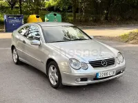Usado Mercedes C220 143 CV (105 kW) 2003 Gris / plata Berlina