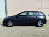 Usado Kia Ceed 120 CV (88 kW) 2019 Azul Utilitario