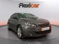 Usado Peugeot 308 Allure 130 CV (95 kW) 2016 Granate Berlina