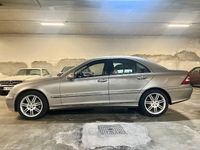 Usado Mercedes C320 Elegance 218 CV (160 kW) 2005 Gris / plata Berlina