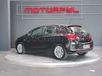 Usado Opel Astra Selective 110 CV (80 kW) 2013 Granate Berlina