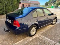 Usado VW Bora Trendline 110 CV (80 kW) 2001 Azul Berlina