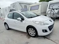 Usado Peugeot 207 Active 70 CV (51 kW) 2012 Blanco Berlina