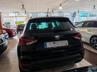 Usado Seat Arona Style 116 CV (85 kW) 2025 Negro midnight + techo blanco SUV