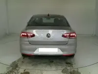 Usado VW Passat Business 150 CV (110 kW) 2022 Gris Familiar