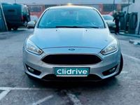 Usado Ford Focus Trend 101 CV (74 kW) 2015 Gris / plata Berlina