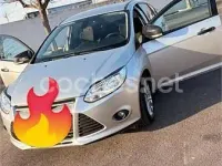 Usado Ford Focus Trend 100 CV (73 kW) 2012 Gris / plata Berlina