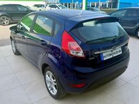 Usado Ford Fiesta Trend 100 CV (73 kW) 2016 Azul Berlina