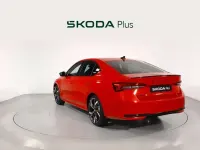 Usado Skoda Octavia SportLine 150 CV (110 kW) 2025 Rojo Berlina