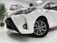Usado Toyota Yaris Hybrid Active 99 CV (72 kW) 2019 Blanco Utilitario