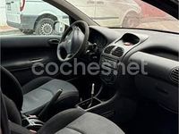 Usado Peugeot 206 70 CV (51 kW) 2002 Gris / plata Berlina