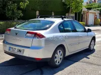 Usado Renault Laguna III Expression 110 CV (80 kW) 2010 Gris / plata Berlina