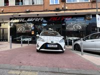 Usado Toyota Yaris Hybrid Advance 100 CV (73 kW) 2020 Blanco Berlina