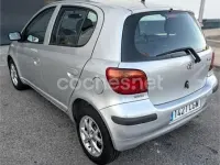Usado Toyota Yaris T3 87 CV (63 kW) 2003 Blanco Berlina