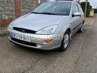 Usado Ford Focus Trend 90 CV (66 kW) 2001 Gris / plata Berlina