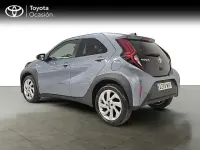 Usado Toyota Aygo X Play 72 CV (52 kW) 2024 Gris / plata SUV