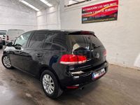 Usado VW Golf VI 105 CV (77 kW) 2010 Negro Utilitario