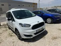 Usado Ford Tourneo Courier Trend 75 CV (55 kW) 2017 Blanco Monovolumen
