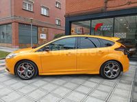 Usado Ford Focus ST 250 CV (183 kW) 2012 Naranja Berlina
