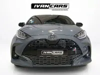 Usado Toyota Yaris Hybrid Plus 130 CV (95 kW) 2025 Gris / plata Berlina