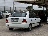 Usado Hyundai Accent GLS 84 CV (61 kW) 2001 Blanco Utilitario