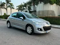 Usado Peugeot 207 68 CV (50 kW) 2013 Gris / plata Berlina