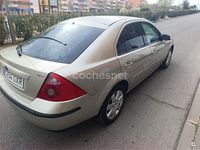Usado Ford Mondeo Ghia 130 CV (95 kW) 2004 Beige Berlina