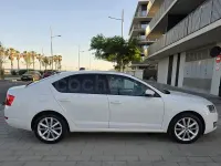 Usado Skoda Octavia Style 150 CV (110 kW) 2015 Blanco Familiar
