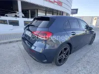 Usado Mercedes A180 116 CV (85 kW) 2021 Azul Berlina